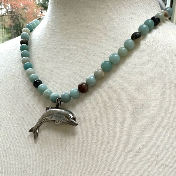 BEADED Dolphin 🐬 Necklace, NWT  blue beads, Silver (Plate?) Hollow Dolphin HH - Picture 7 of 8